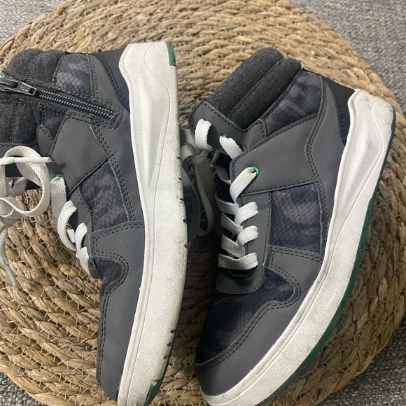 Used. Size 3 - Picture 2 of 5